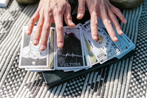 Dự đoán bài tarot tháng 8/2024