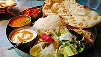 Thali chay Bắc Ấn truyền thống với nhiều món cà ri từ Ấn Độ. Các món cà ri khác nhau có thể được tìm thấy khắp Nam Á.