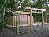 Ise torii, loại thứ nhất. Chú ý đến sự hiện diện của kasagi