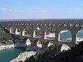 Cầu máng dẫn nước trên cao (Pont du Gard)