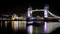 Tower Bridge được trang trí đèn LED