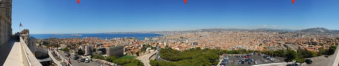 Toàn cảnh thành phố Marseille từ nhà thờ Notre-Dame de la Garde