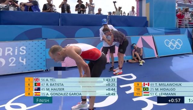 Ngôi sao Olympic nôn mửa 10 lần sau khi bơi ở sông Seine, từng bị hoãn thi vì ô nhiễm, VĐV Bỉ: 'Tôi đã thấy những thứ không muốn nghĩ đến' - Ảnh 1.
