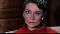 Đặc điểm dễ nhận biết của Audrey Hepburn là lông mày dày.