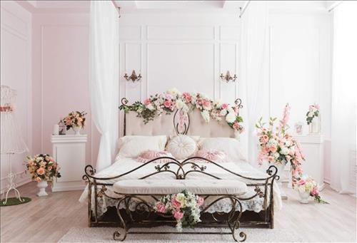 chuẩn bị giường cưới