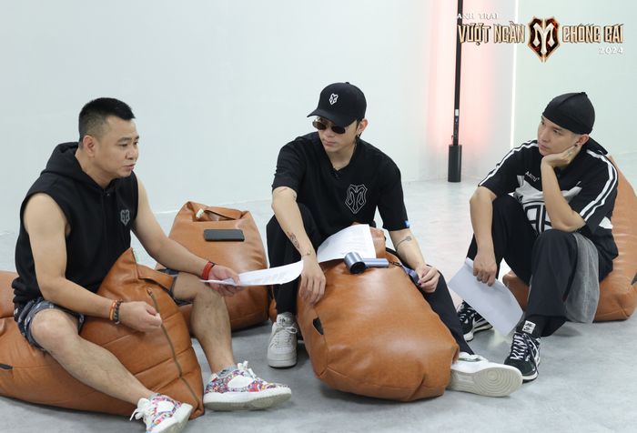 Công diễn 4 của Anh trai vượt ngàn chông gai đã bị rò rỉ trên mạng. Soobin phải lên tiếng yêu cầu fan dừng lại.