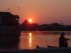 Mặt trời lặn tại Jakarta, Indonesia