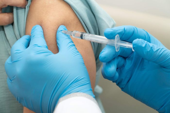Có thể xăm hình và tiêm vaccine cùng ngày được không?