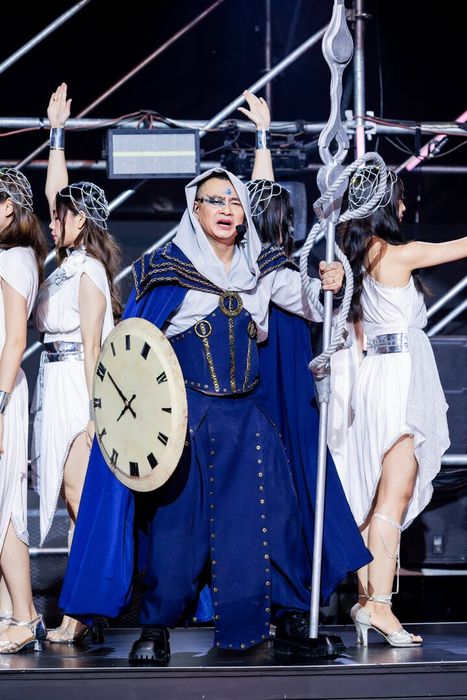 NSND Tự Long trình diễn rap xuất sắc.