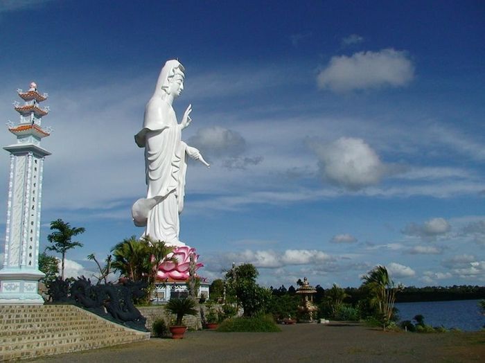 Khám phá vẻ đẹp của chùa Hoa Nghiêm