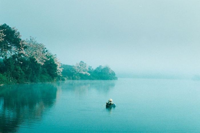 Vẻ đẹp lãng mạn của hồ Nam Phương