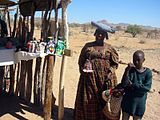 Một gian hàng đồ lưu niệm ở Namibia