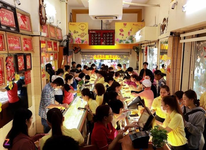 Giá vàng trong nước giữ nguyên trong phiên giao dịch đầu tuần (5/8). Ảnh: Khương Nguyễn.