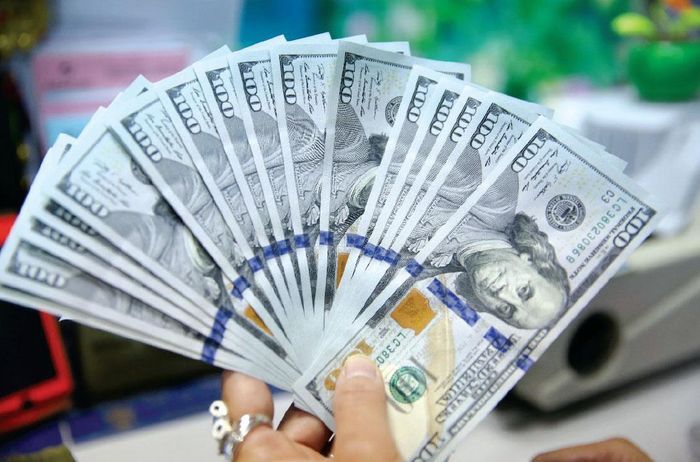 Sáng nay, tỷ giá tại ngân hàng thương mại giảm mạnh từ 10 đến 97 đồng. Ảnh minh họa: T.L