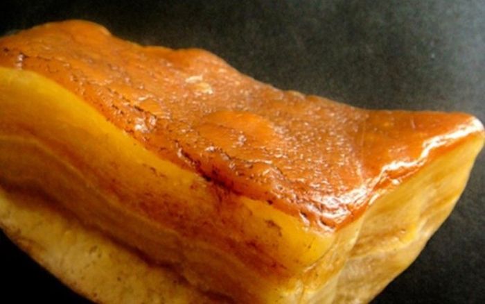 Quyết bán nhà để mua viên đá có hình dạng giống như miếng thịt ba chỉ, không ngờ giá trị của nó lại cao đến mức không tưởng...