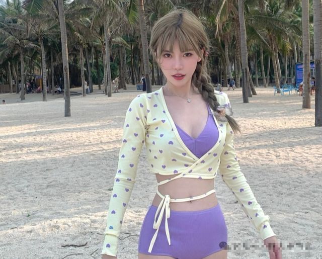 Nữ streamer 'Than Nghèo Kể Khổ' trên sóng, bị fan 'vạch trần' khi đi xe trị giá 20 tỷ