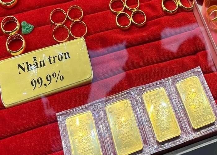 Cả vàng nhẫn và vàng miếng SJC đều tăng giá sau một tuần theo biến động của thị trường thế giới.