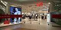 Cửa hàng H&M tại Trung tâm thương mại Costanera ở Santiago, Chile