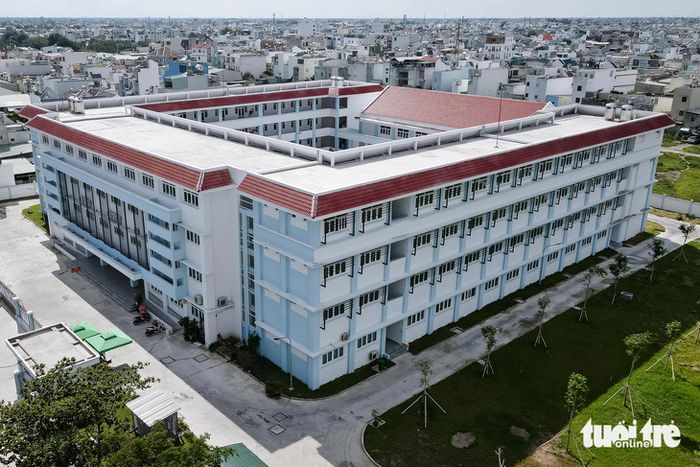 Trường tiểu học Hoàng Văn Thụ (phường Bình Hưng Hòa B) có 30 phòng học, với tổng vốn đầu tư trên 172 tỉ đồng. Dự kiến, trường sẽ tiếp nhận khoảng 1.050 học sinh từ phường Bình Hưng Hòa B và các phường lân cận - Ảnh: PHƯƠNG NHI