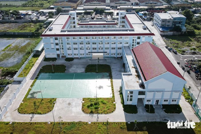 Trường tiểu học Nguyễn Công Trứ có tổng diện tích quy hoạch sử dụng đất là 13.862 m2, với diện tích xây dựng là 3.106 m2, tổng diện tích sàn là 6.910,62 m2, gồm 4 tầng - Ảnh: PHƯƠNG NHI