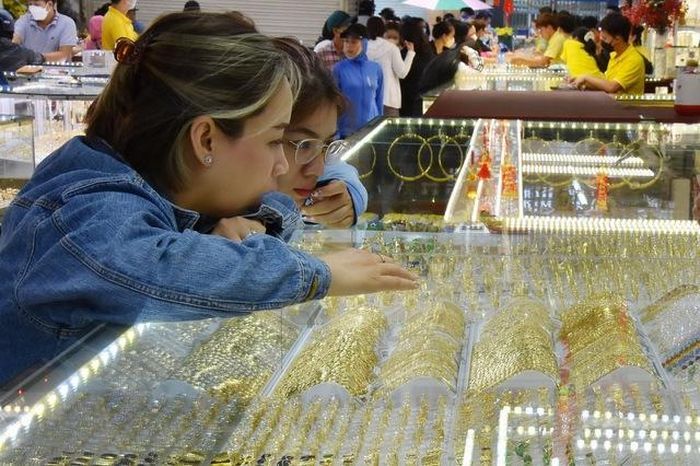Giá vàng toàn cầu hôm nay giảm sâu