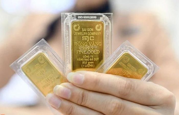 SJC bất ngờ giảm 800.000 đồng mỗi lượng. (Ảnh: Vietnam+)
