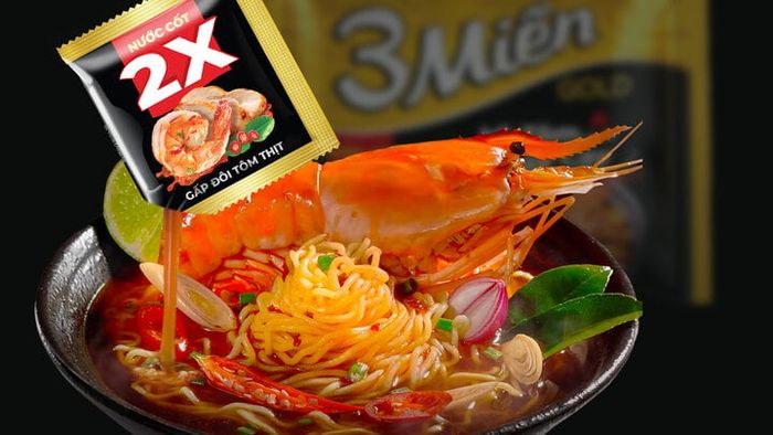 Sợi mì dai mướt hòa quyện trong nước súp đậm đà tạo nên một tô mì thơm ngon khó cưỡng.