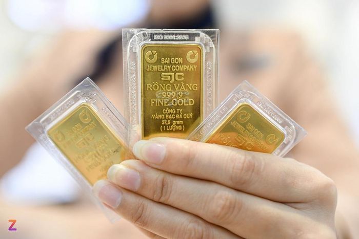 Sáng 6/8, giá mua vào vàng miếng SJC giảm 1,3 triệu đồng/lượng, trong khi giá bán ra giảm 800.000 đồng. Ảnh: Duy Hiệu.