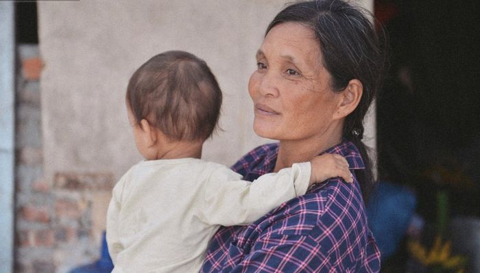 Người mẹ ở Hà Nội với 14 đứa con: Các con trưởng thành không làm giảm khổ cực, mà bi kịch lại chỉ mới bắt đầu - Ảnh 1.