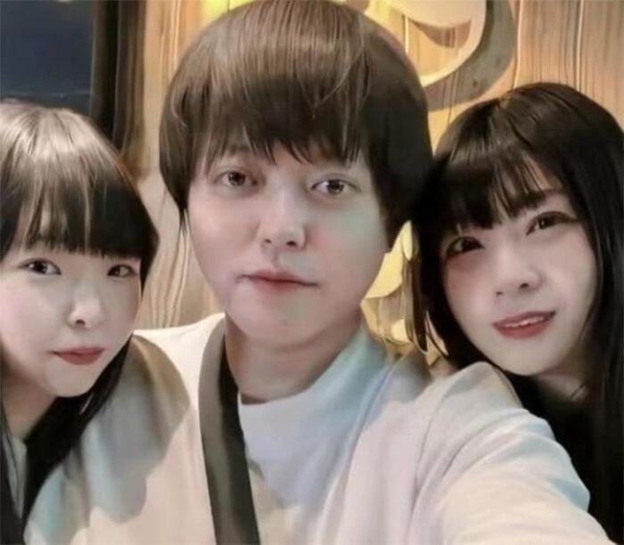 Một người đàn ông sống với bốn người vợ, không làm việc, các vợ nuôi anh