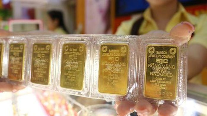 Sau một thời gian ổn định, giá vàng miếng trong nước đã giảm đột ngột 800.000 đồng/lượng.