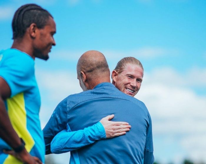 De Bruyne trở lại sân cỏ với kiểu tóc mới đầy phong cách, làm dấy lên sự hào hứng trong cộng đồng người hâm mộ 509586