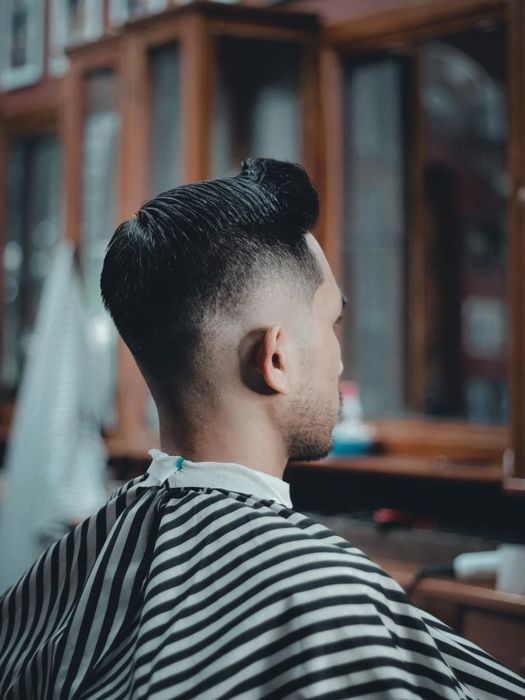 tiệm tóc nam ở Kon Tum