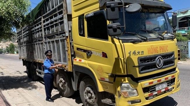 Vi phạm về chiều cao khi chở hàng