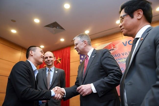 Giám đốc Dony