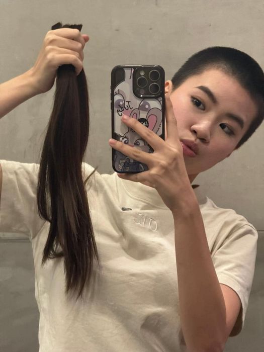 Pháo quyết định cắt tóc và hiến tặng cho các bệnh nhi ung thư, thể hiện lòng nhân ái từ lâu đã có.