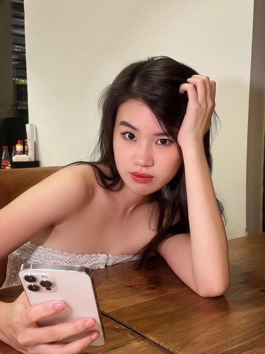 Hình ảnh của rapper sinh năm 2003 về cơ bản không có sự khác biệt lớn giữa trên sân khấu và trong đời thường.