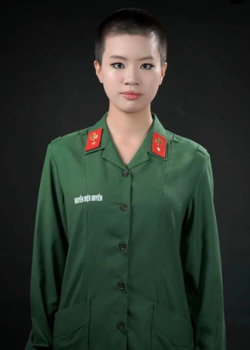 Pháo quyết định tham gia chương trình Sao nhập ngũ với diện mạo mới. Cô chia sẻ: 'Tôi muốn trải nghiệm môi trường quân đội, xem liệu phong cách của tôi có phù hợp không. Tôi mong đợi được đối mặt với các thử thách và thay đổi sinh hoạt hàng ngày.'