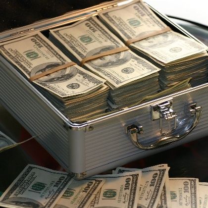 Con giáp càng tiêu tiền càng kiếm được nhiều tiền 1