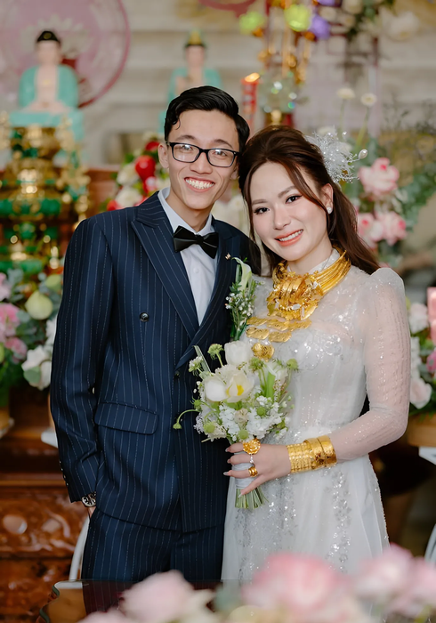 Cô gái được hỏi liên tục về bí quyết khi kết hôn với thiếu gia chủ tiệm vàng
