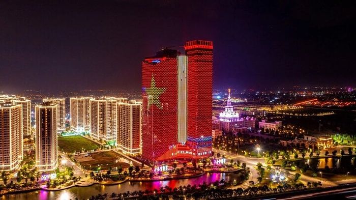 Chính sách đồng nhất hạng thẻ cao nhất của VinClub mang lại cho cư dân Vinhomes những ưu đãi tương tự từ các thương hiệu thuộc hệ sinh thái Vin như VinFast, Vinpearl, Vinschool, Mytour, và GSM.