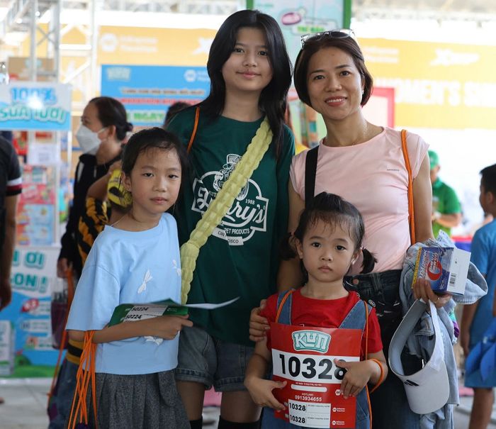 Các 'gia đình marathon' nổi bật tại giải VM Nha Trang 2024.
