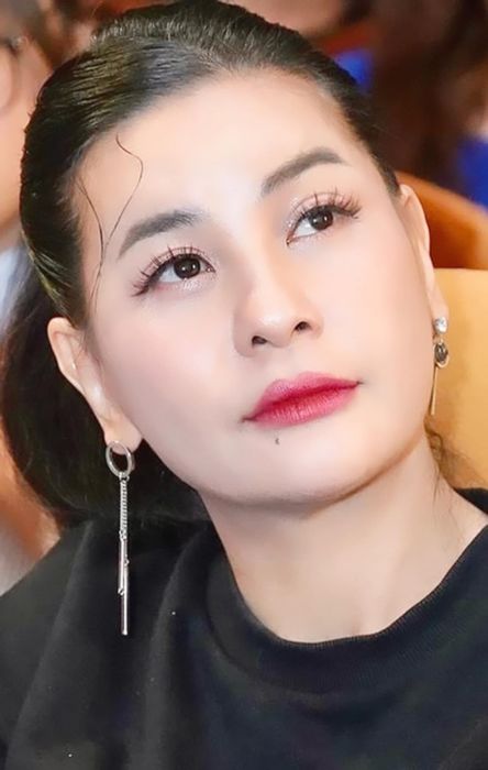 Cát Phượng bị chỉ trích vì hành động vội vã, thiếu thận trọng giữa ồn ào tố cáo Nam Thư là người thứ ba.