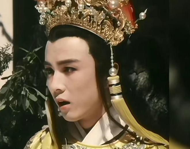 Từ Thiếu Hoa đảm nhận vai công tử ngốc nghếch Vương Nguyên Phong trong Tinh biến (1983).