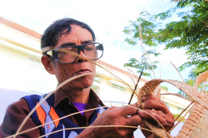 Khám phá thác Tà Gụ tại Khánh Sơn và chứng kiến quá trình làm đàn Chapi của già làng - Hình 5.