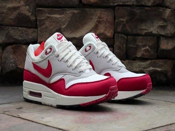 Top 10 cửa hàng giày sneaker đẹp và chất lượng nhất tại TPHCM 01