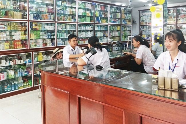 Nhà thuốc Long Châu nằm trong Top 10 cửa hàng bán thuốc Tây giá rẻ và uy tín nhất tại TP.HCM