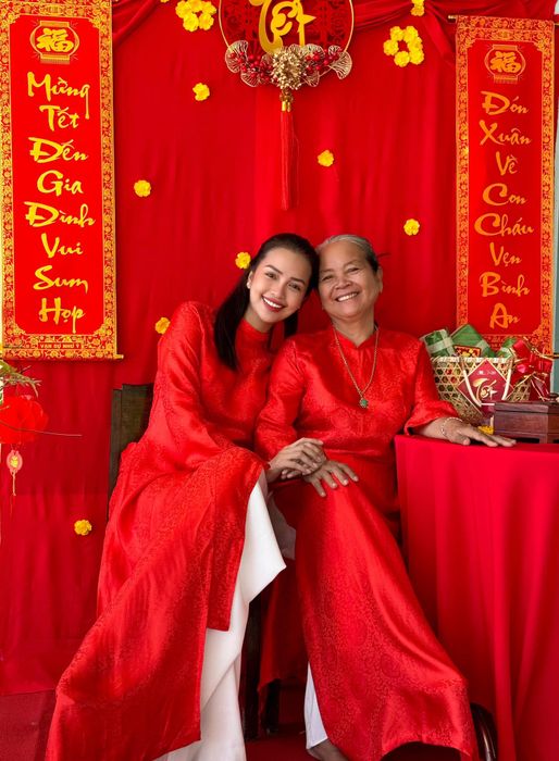 Tiền Phong - Những hình ảnh cuối cùng bên mẹ mà Hoa hậu Ngọc Châu chia sẻ. Đây là những khoảnh khắc quý giá được cô công khai.