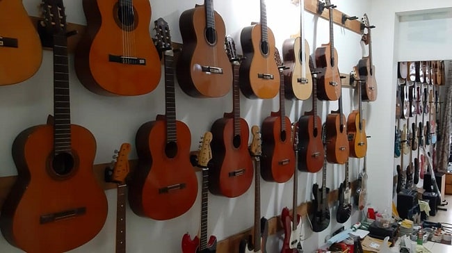 Guitar classic tại cửa hàng Nhạc cụ Vũ Uyên