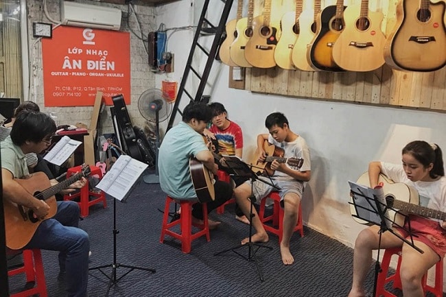 Khóa học Guitar tại Ân Điển – Học guitar từ cơ bản đến nâng cao